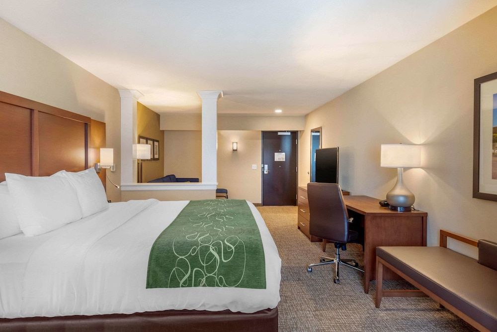 Suite, 1 King Bed, Non Smoking