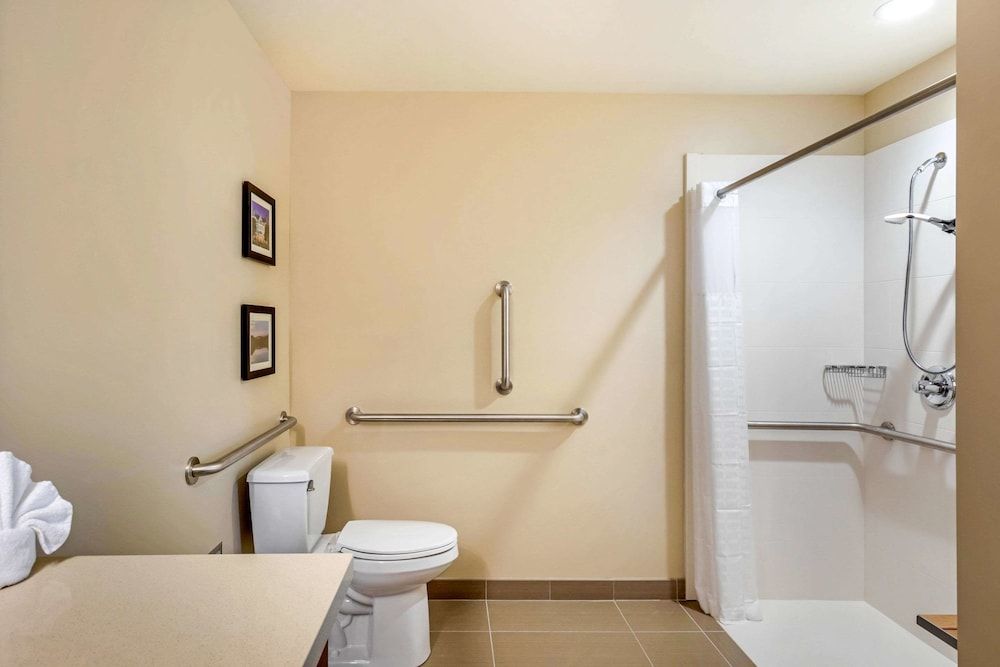 Suite, 1 King Bed, Non Smoking (Accessible)