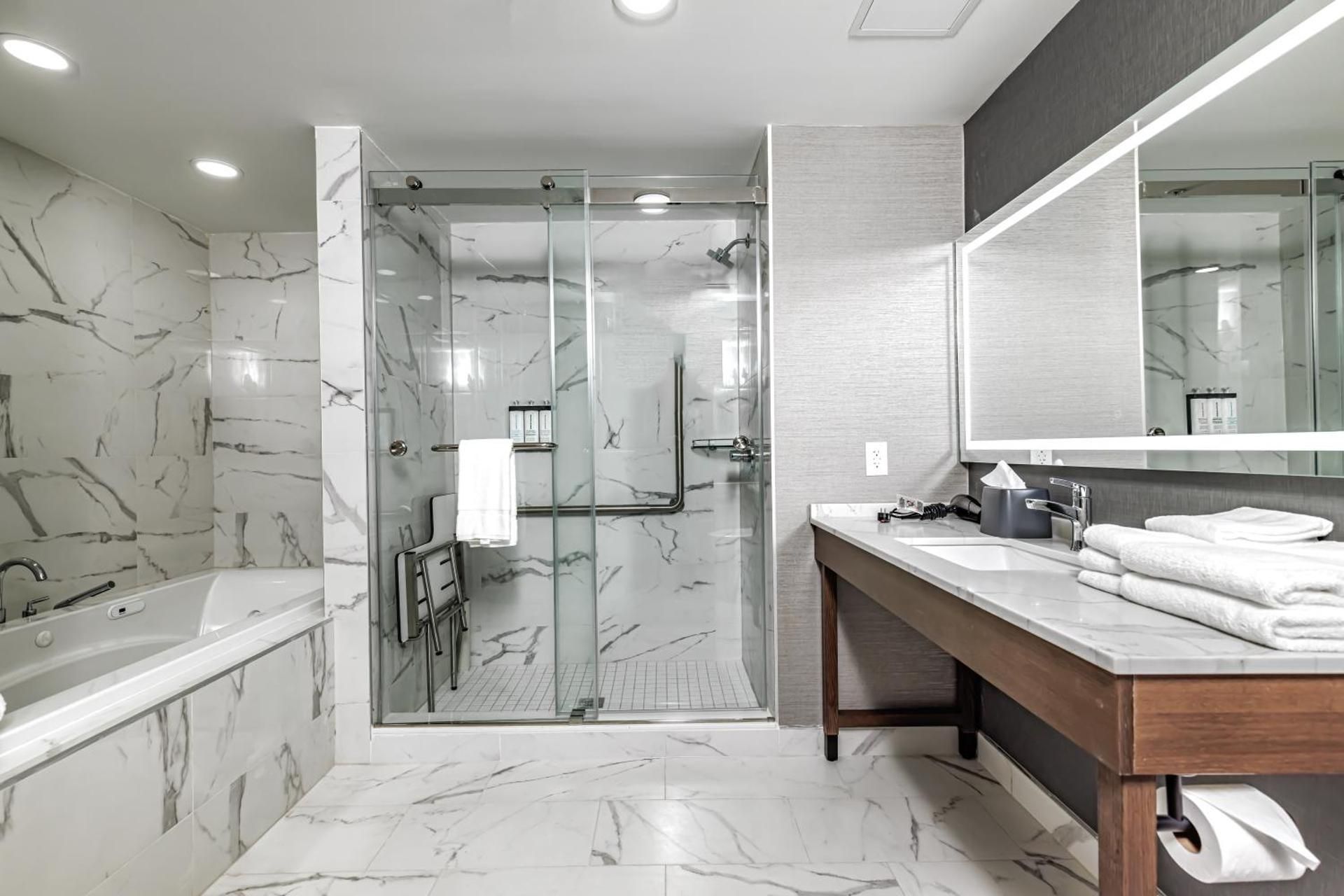 King Suite with Sofa Bed and Roll-In Shower - Disability Access