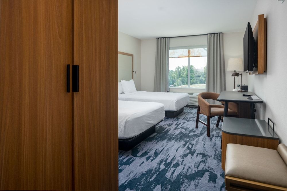 Room, 2 Queen Beds, Non Smoking (Mobility Accessible, Tub)