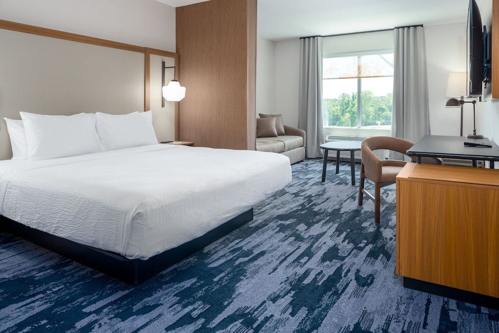 Suite, 1 King Bed with Sofa bed, Non Smoking