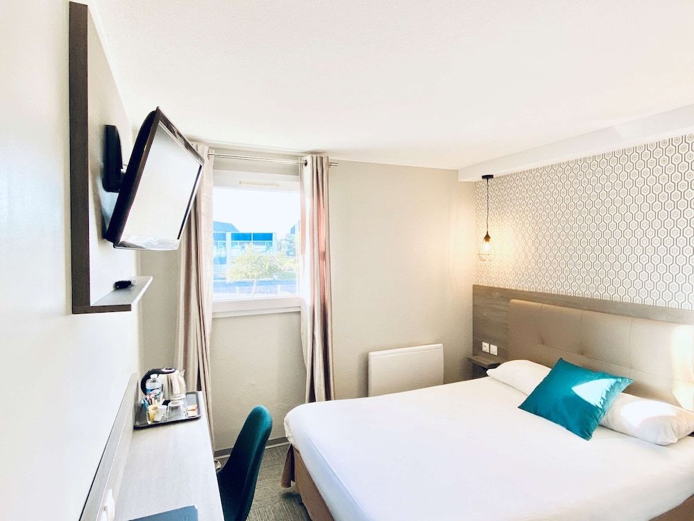 Standard Room, 1 Queen Bed, Non Smoking, Bathtub