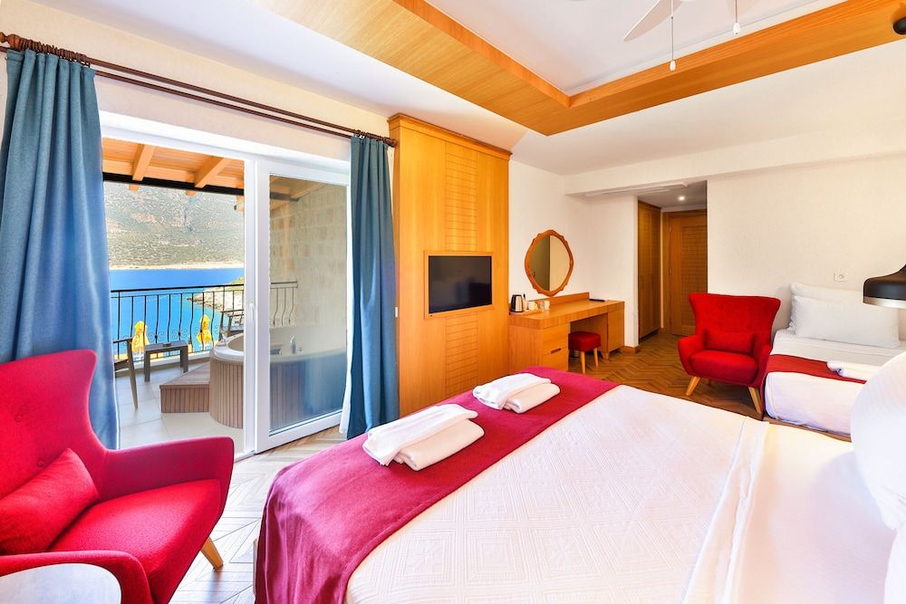 Premium Triple Room with Sea View and Jacuzzi