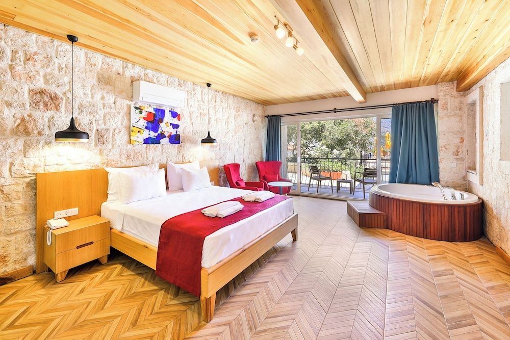 Comfort  Room with Land View and Jacuzzi