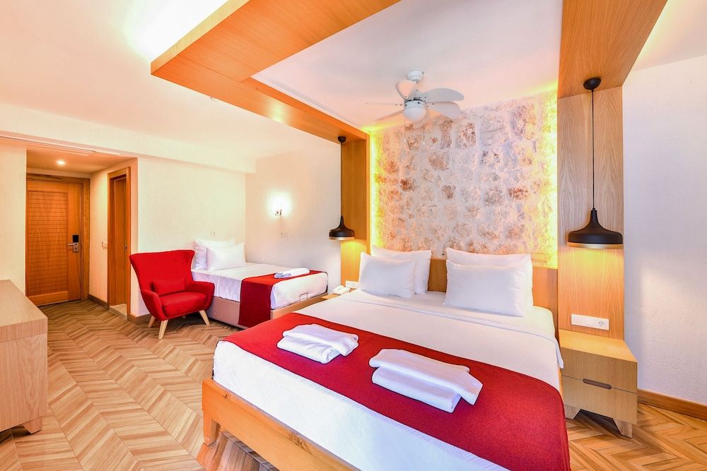 Premium Triple Room with Sea View and Jacuzzi