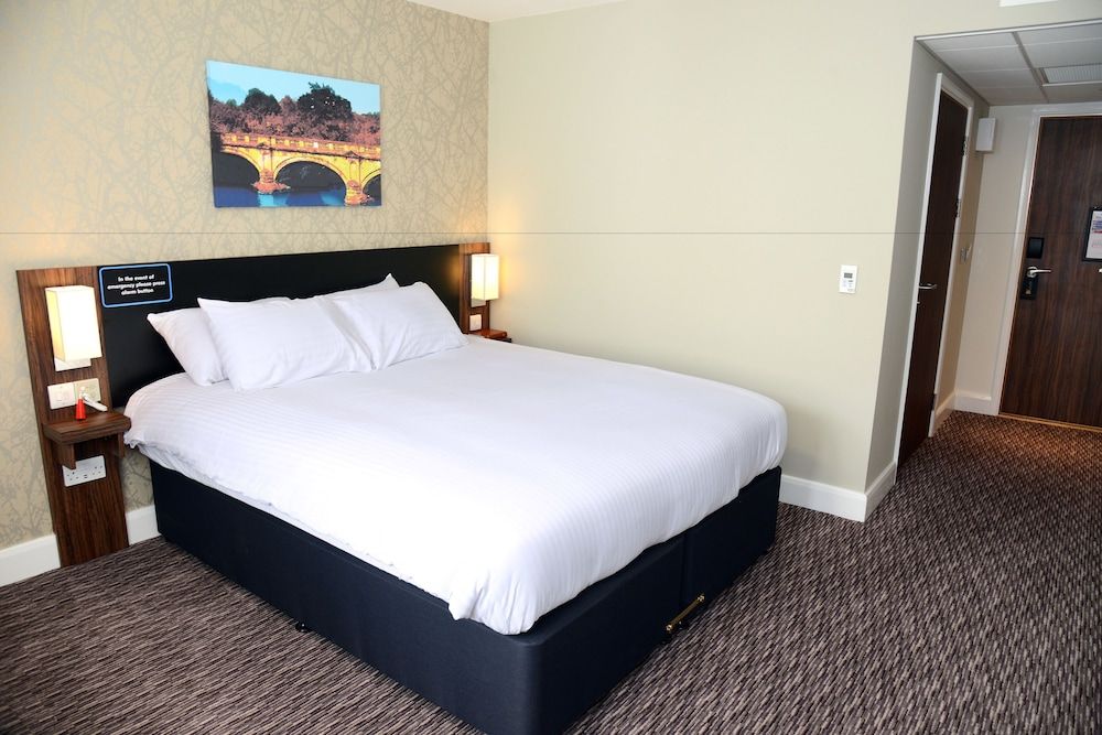 Blue Jay, Derby by Marston's Inns Twin Room, 2 Twin Beds, Accessible, Non Smoking 3