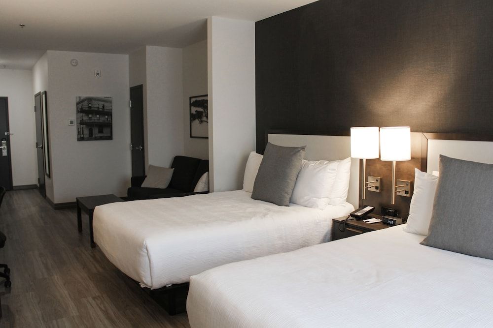Best Western Plus Morden Suite, Multiple Beds, Accessible, Refrigerator & Microwave (with Sofabed)