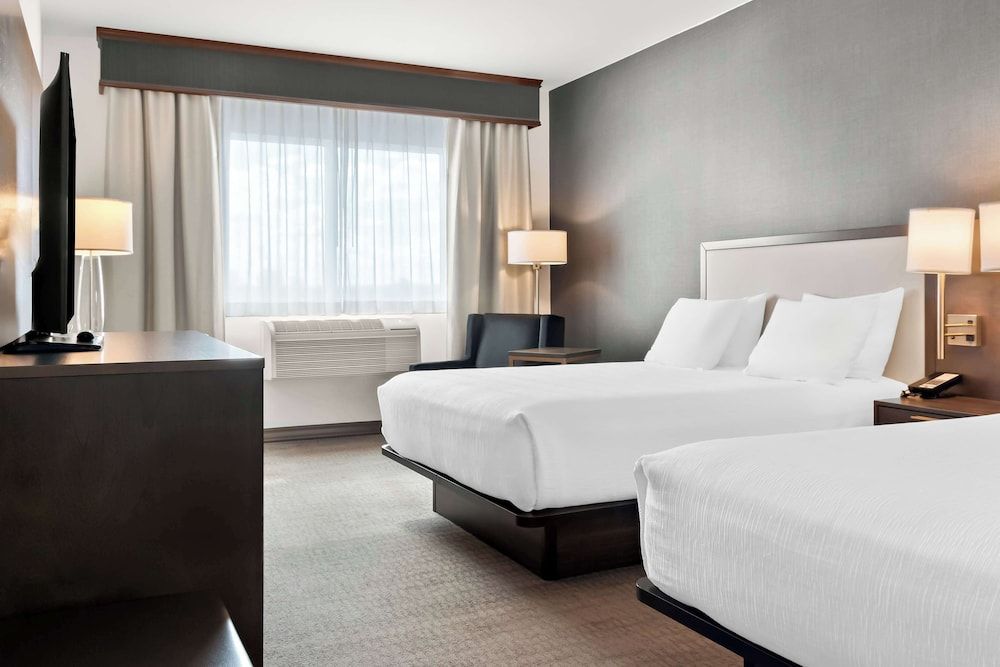 Best Western Plus Morden Standard Room, 2 Queen Beds, Refrigerator & Microwave 2