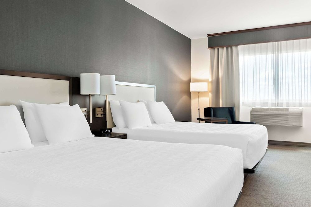 Best Western Plus Morden Standard Room, 2 Queen Beds, Kitchenette 5