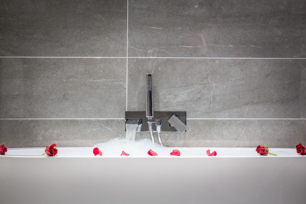 Longcourt House Hotel Four Poster Master Suite (Upper Floor) 7