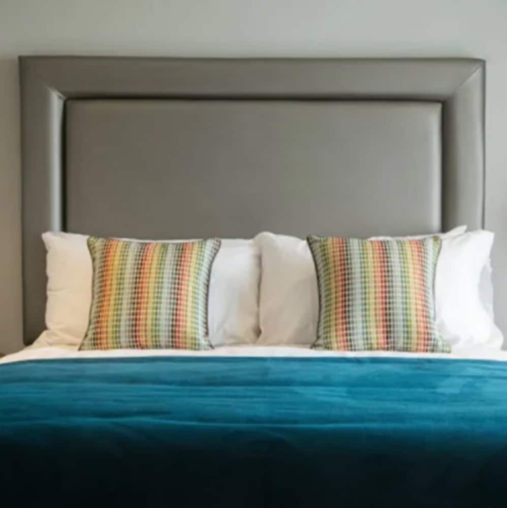 Longcourt House Hotel Deluxe Double Room 4