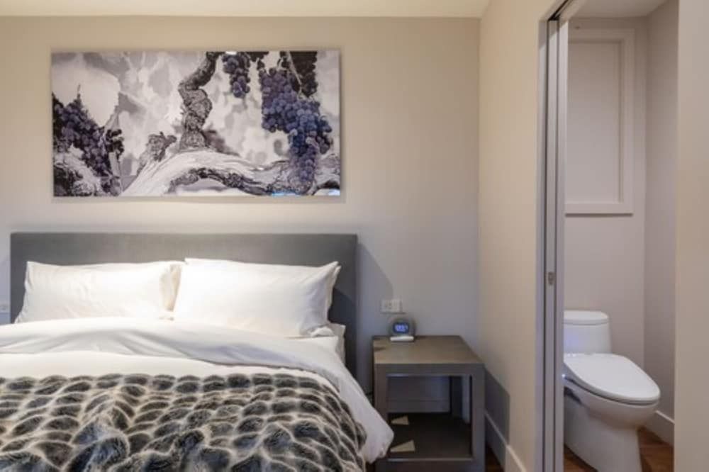 R Inn Napa Loft 11 2