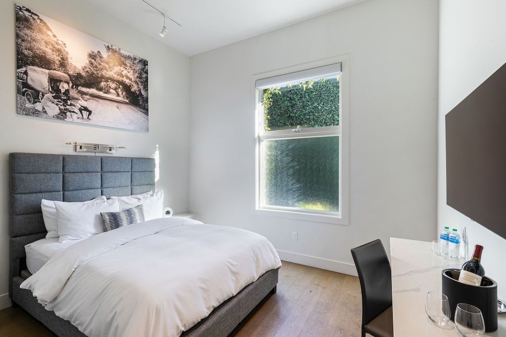 Courtyard Room 7