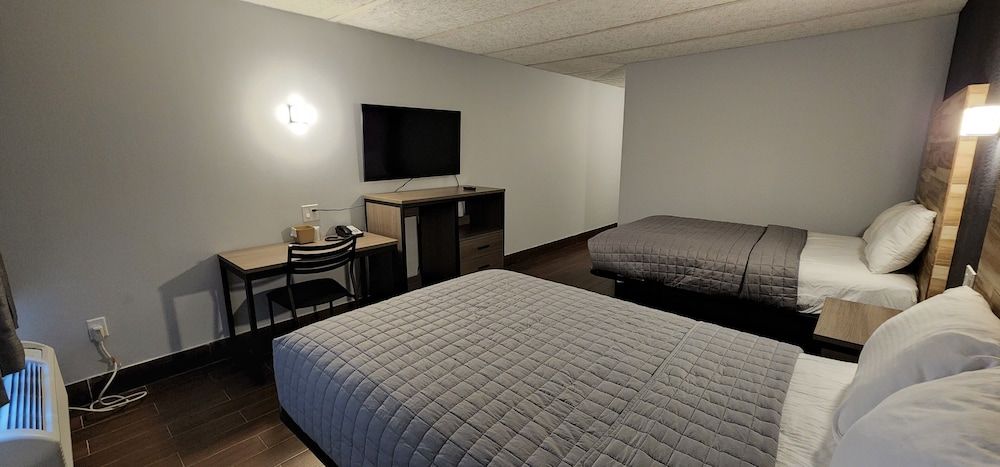 Essence Express Wayne Deluxe Double Room 4