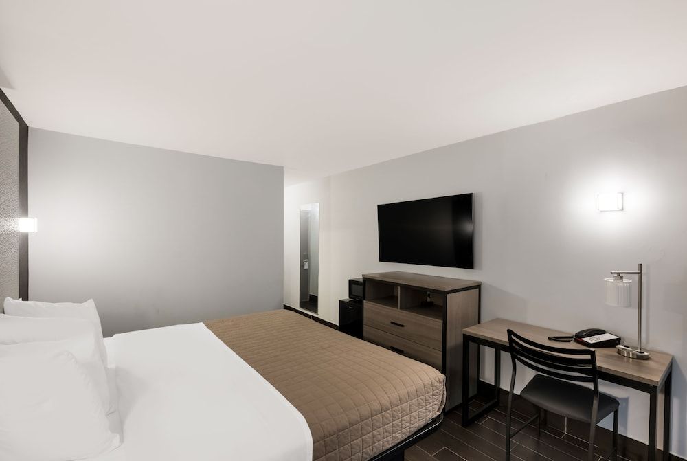 Essence Express Wayne Deluxe Single Room 6