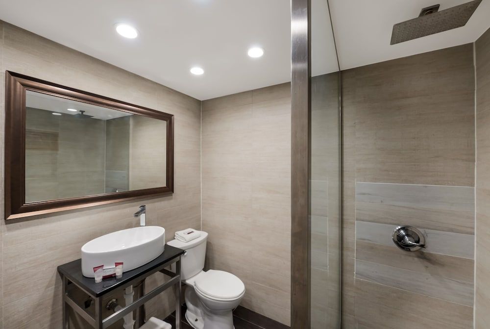 Essence Express Wayne Deluxe Double Room 13