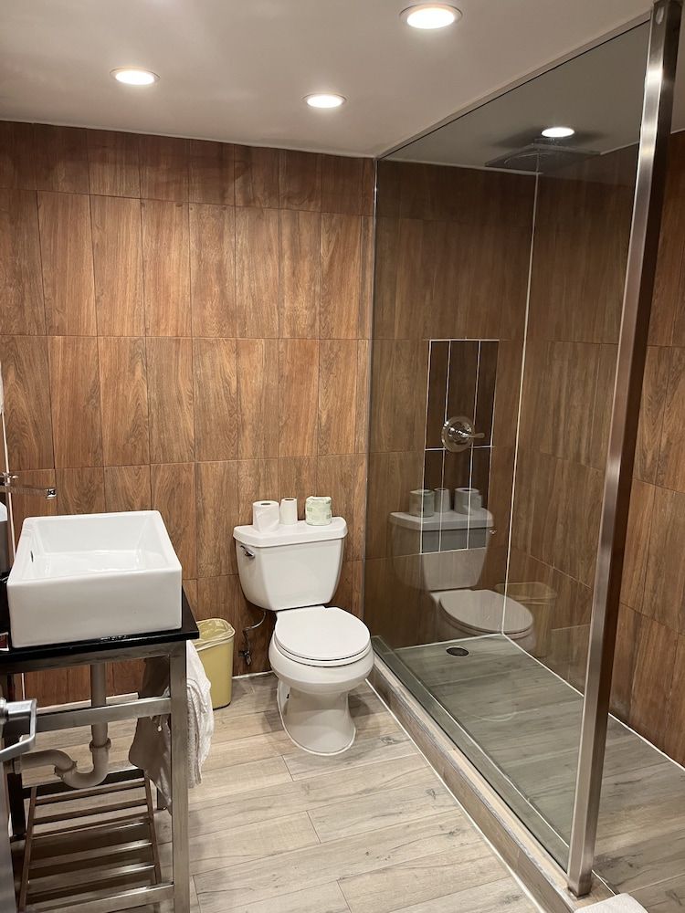 Essence Express Wayne Deluxe Double Room 10