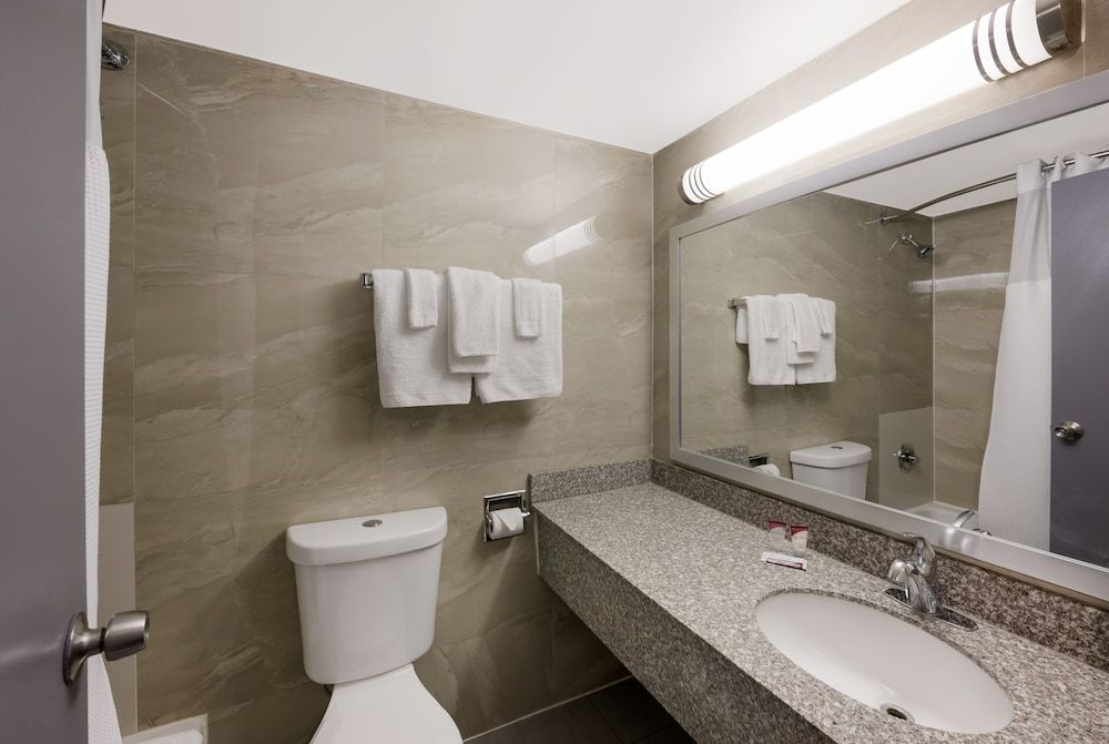 Essence Express Wayne Deluxe Double Room 12