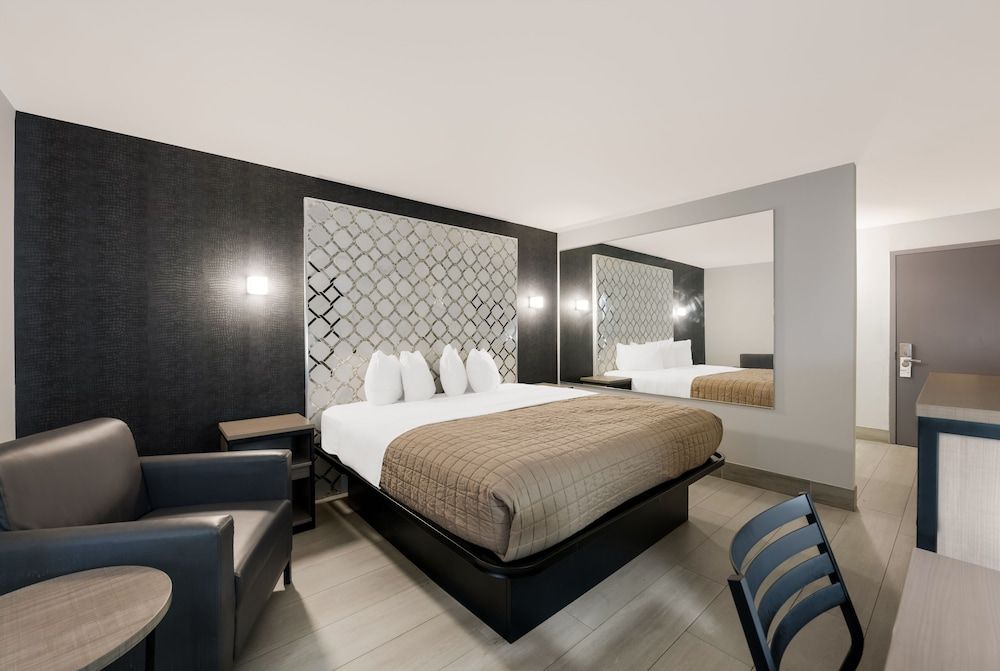 Essence Express Wayne Deluxe Single Room 7