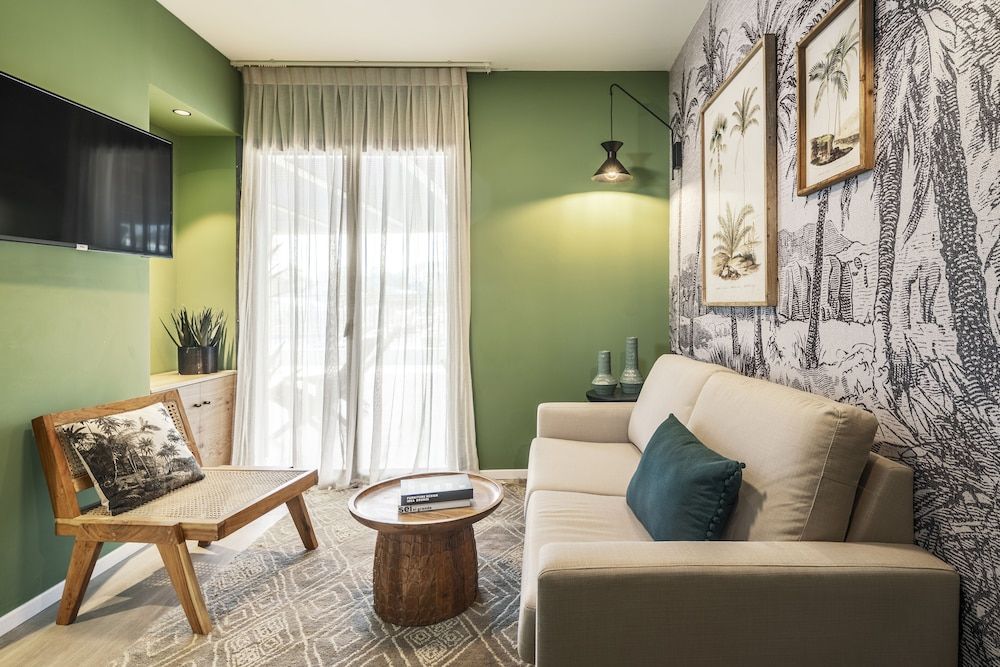 Mr. Soof - By TLV2GO One Bedroom Apartment with Terrace and Plunge Pool 9