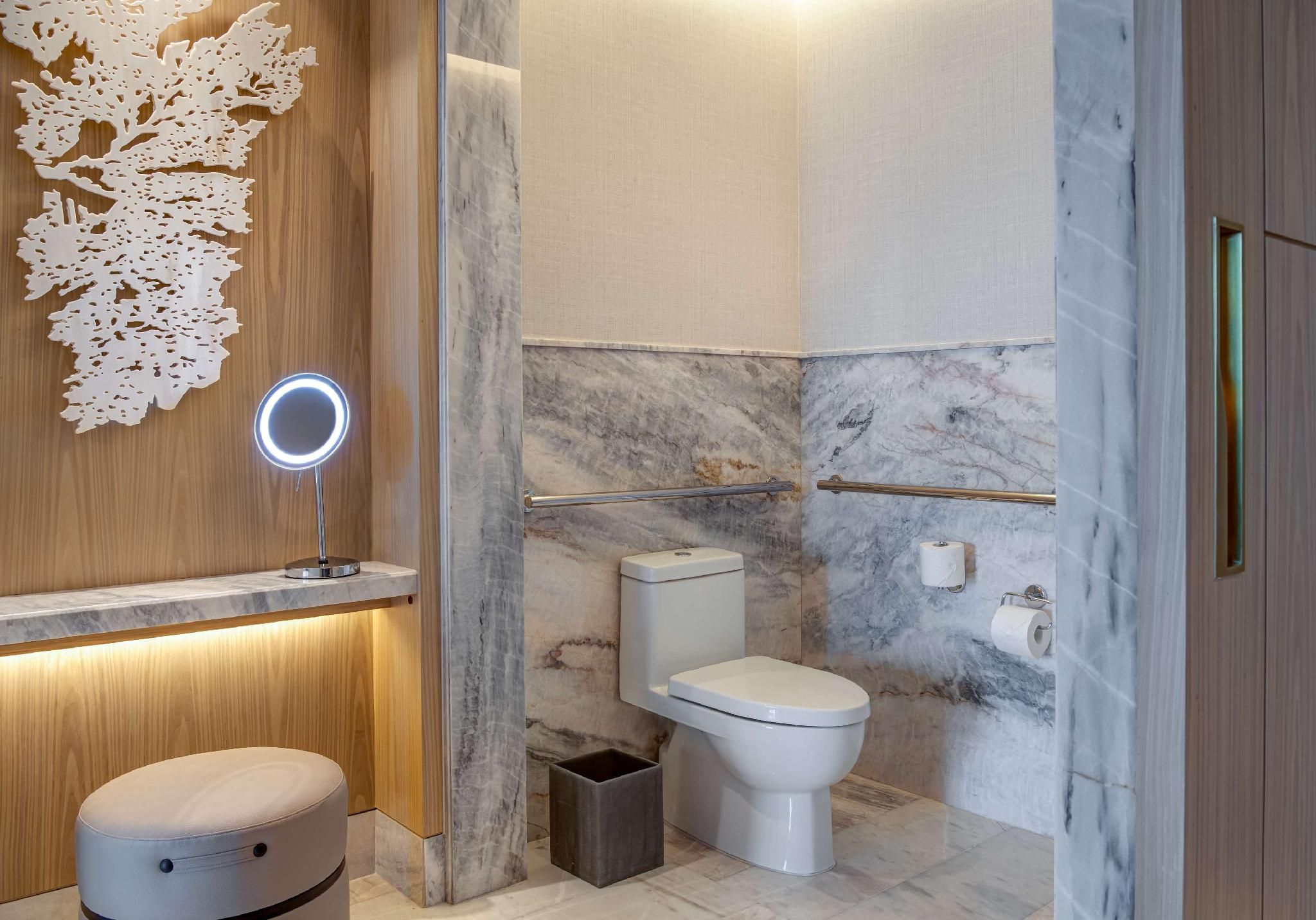 2 Queen Mobility Accessible W/Roll-In Shower