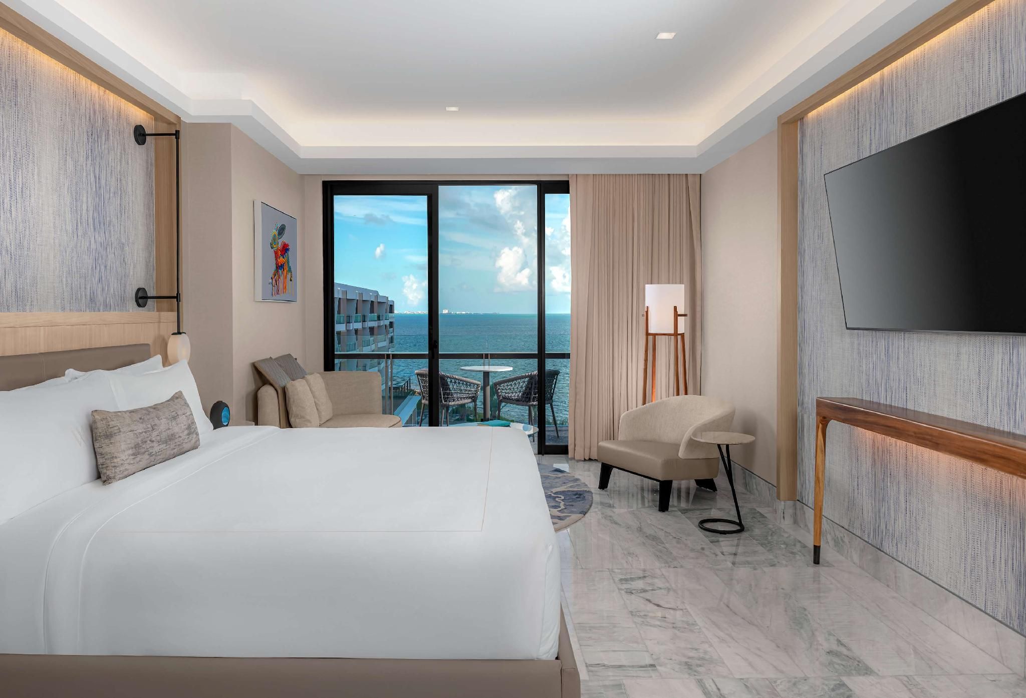 Deluxe Ocean Front Suite With King Bed