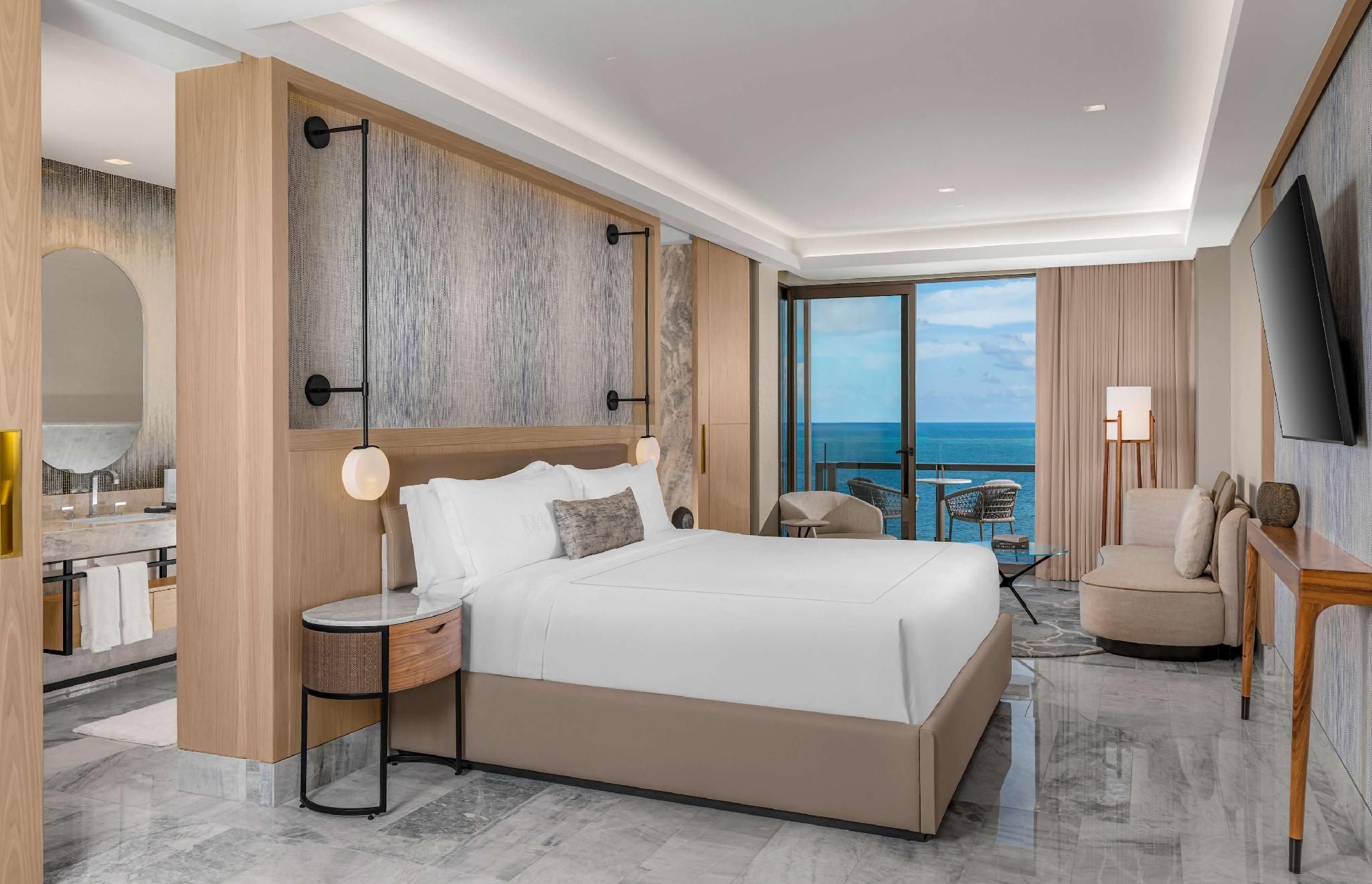 Deluxe Ocean Front Suite With King Bed