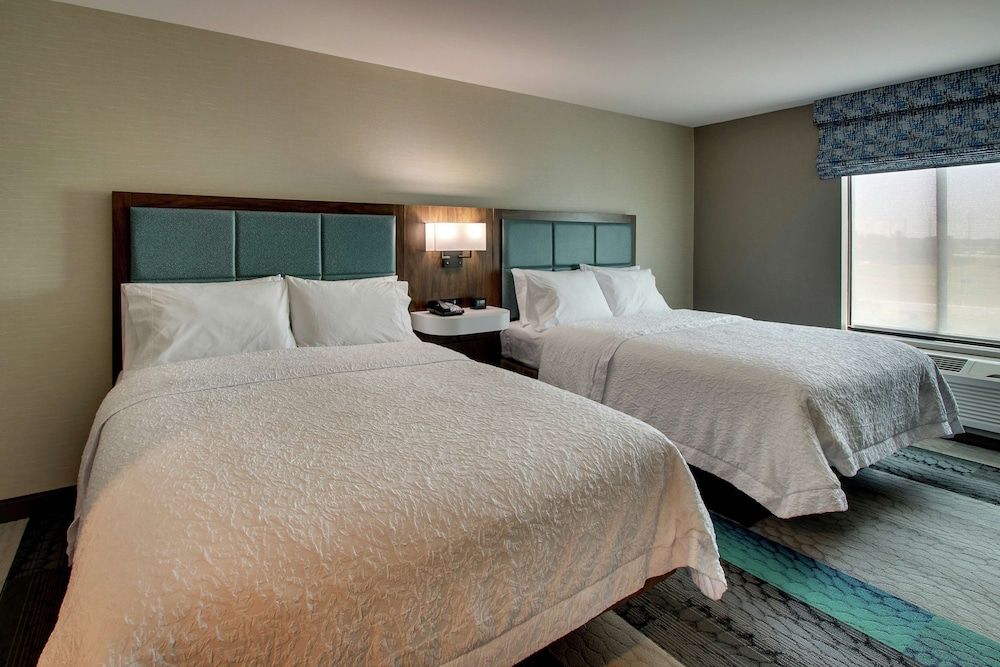Room, 2 Queen Beds, Accessible, Bathtub