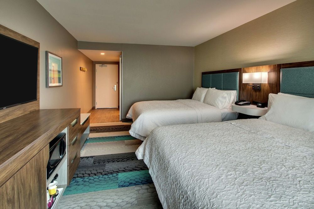 Room, 2 Queen Beds, Accessible, Bathtub