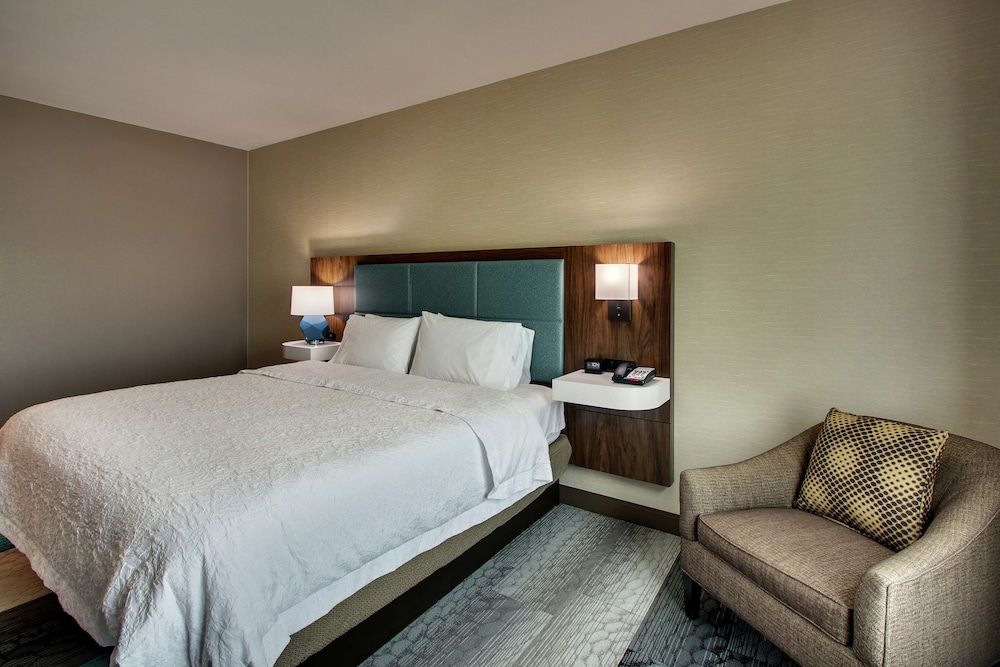 Room, 1 King Bed, Accessible, Bathtub