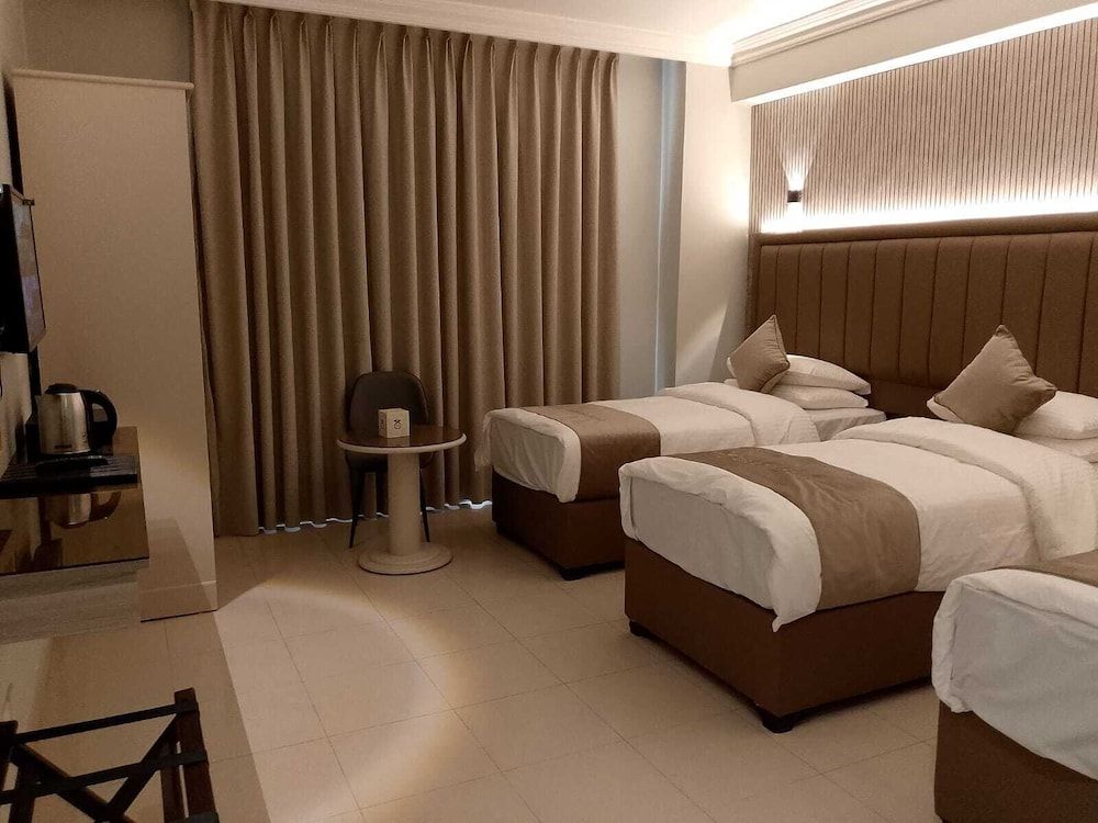 Captain's Hotel Deluxe Triple Room