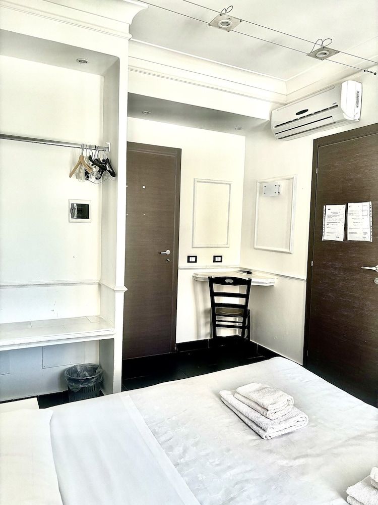 Palace Rome - Hostel Standard Double or Twin Room 24