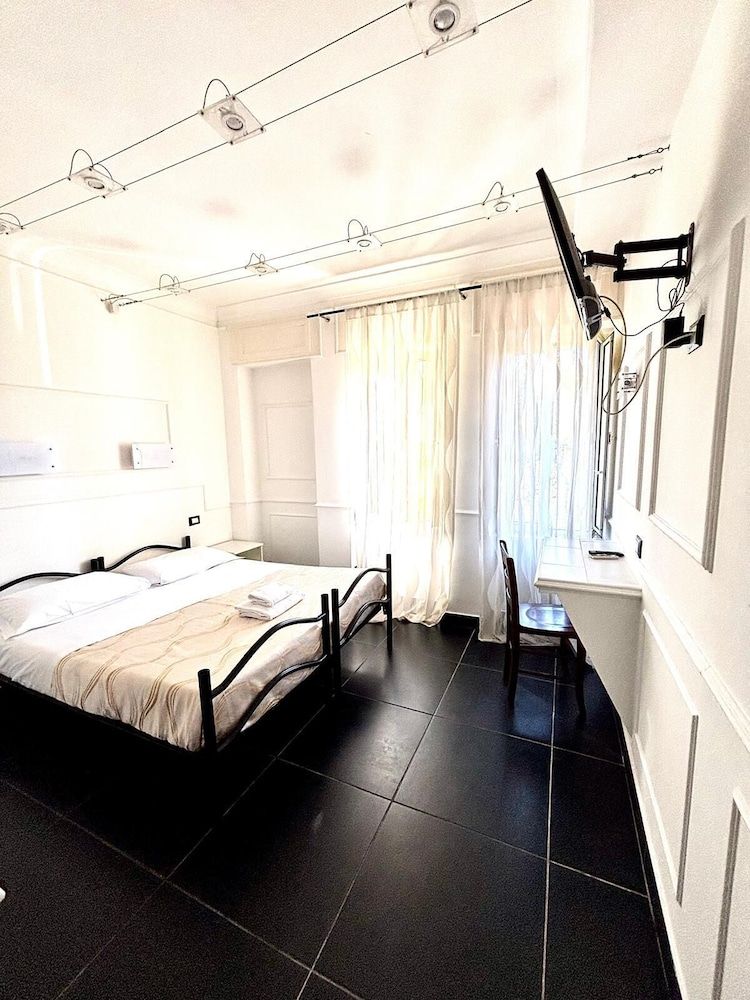Palace Rome - Hostel Standard Double or Twin Room 4