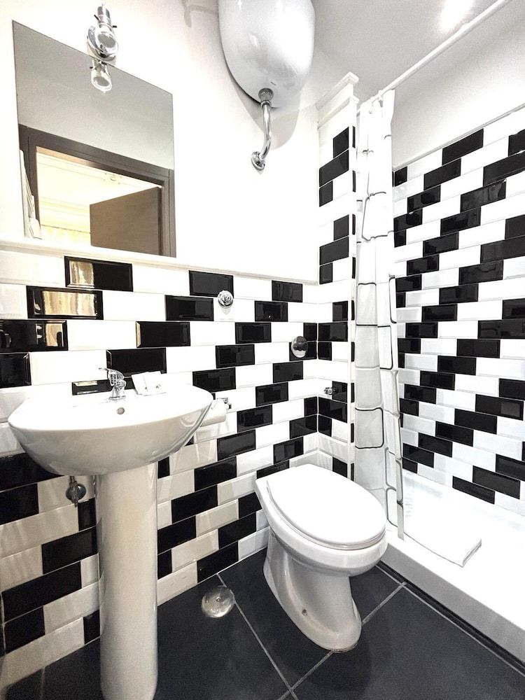 Palace Rome - Hostel Standard Double or Twin Room 13