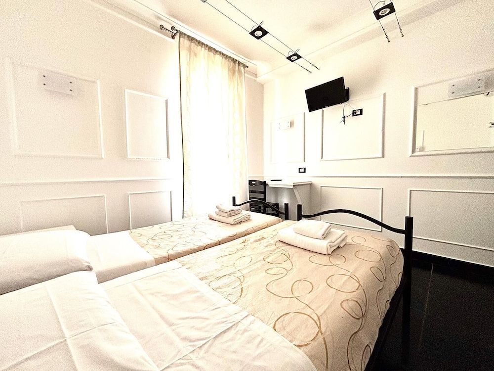 Palace Rome - Hostel Standard Double or Twin Room 7