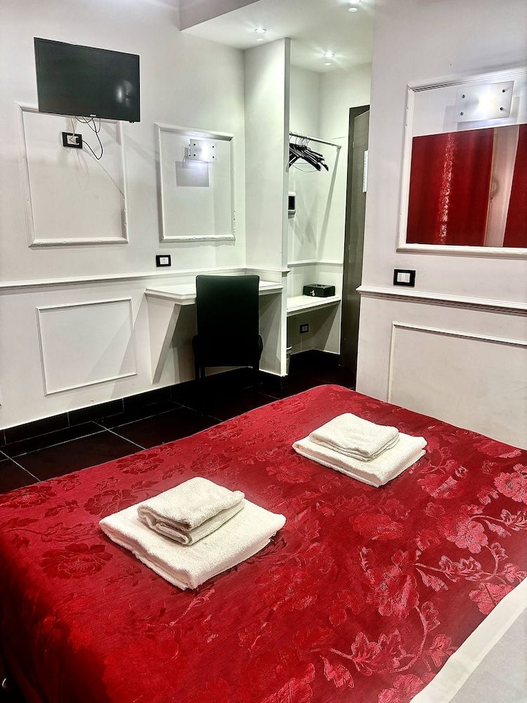 Palace Rome - Hostel Standard Double or Twin Room 10