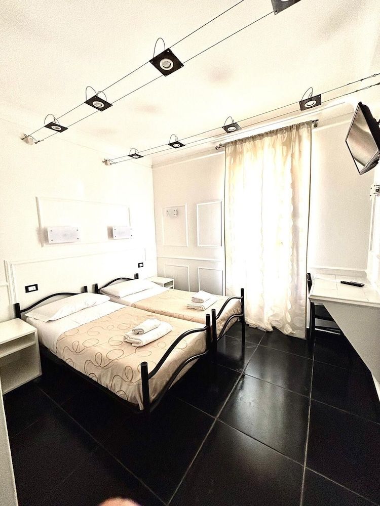 Palace Rome - Hostel Standard Double or Twin Room 5