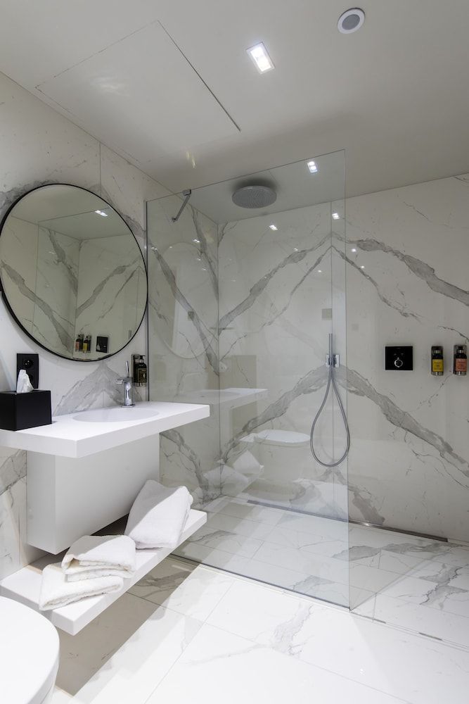 Harmon House Deluxe Double Room 4