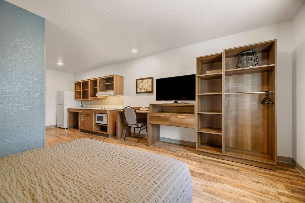 WoodSpring Suites Orlando I-4 & Convention Center Room, 1 Queen Bed, Accessible, Non Smoking (Tub) 4