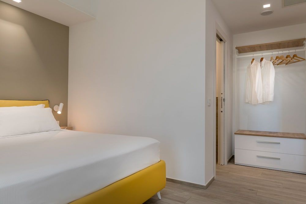 Youmami Lifestyle Suite Hotel Family Suite 3