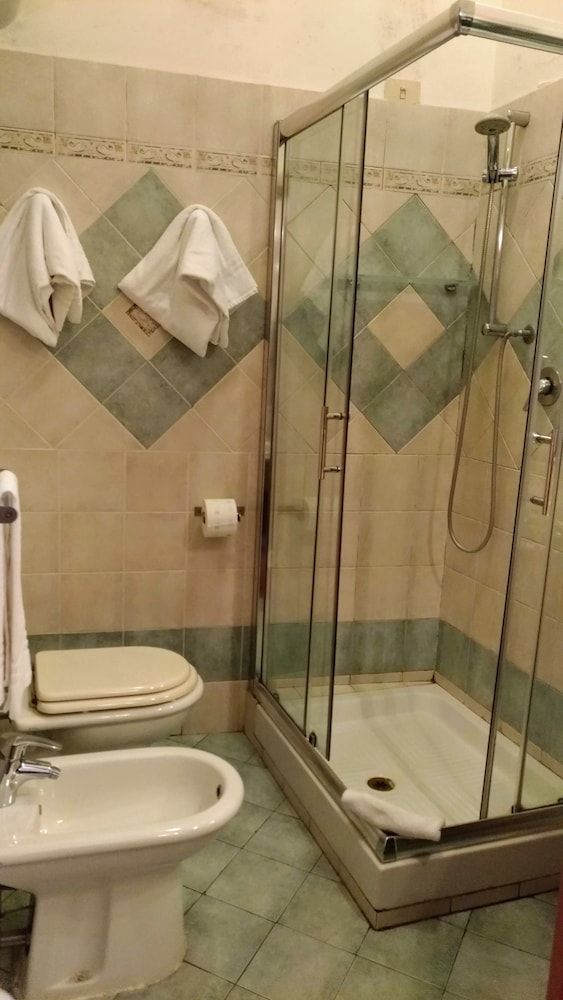 Nicolas Inn Standard Double Room 13