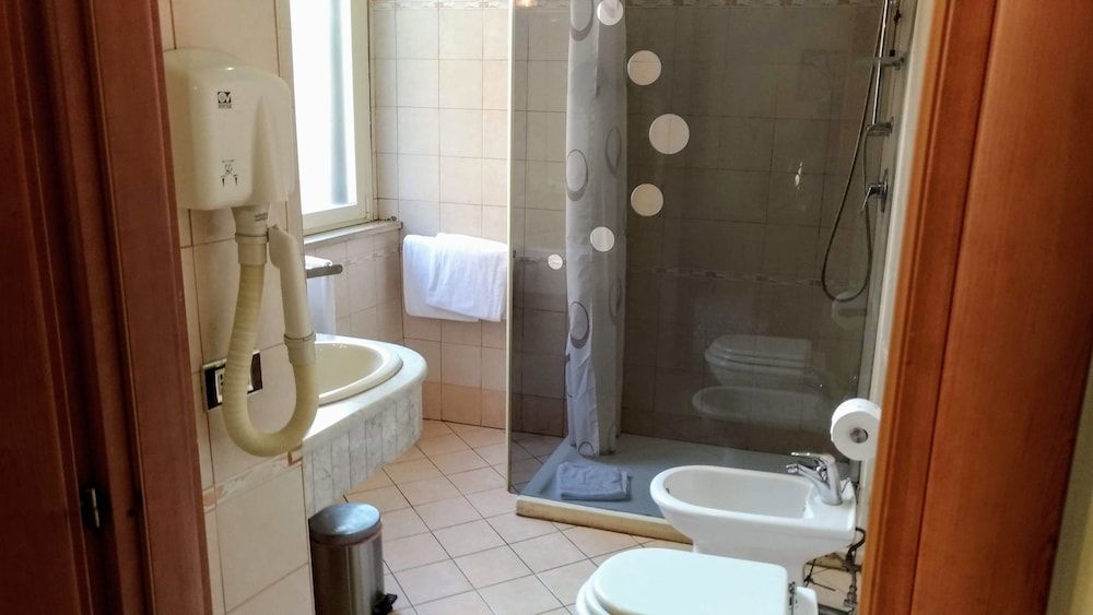 Nicolas Inn Standard Double Room 12