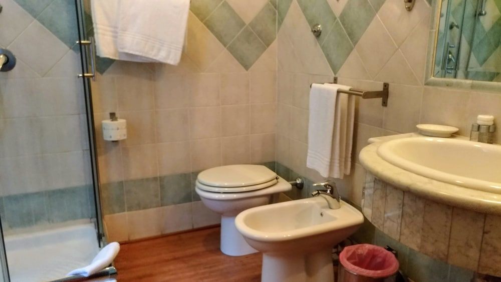 Nicolas Inn Standard Double Room 14