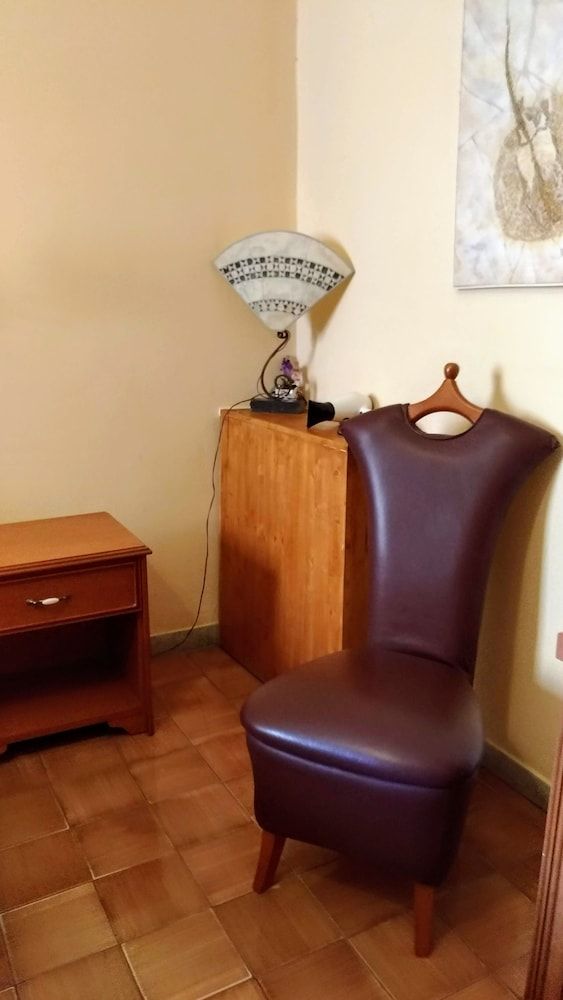 Nicolas Inn Standard Double Room 9