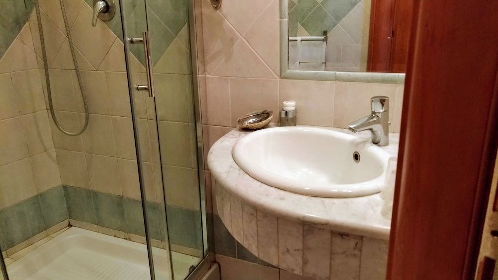 Nicolas Inn Standard Double Room 11