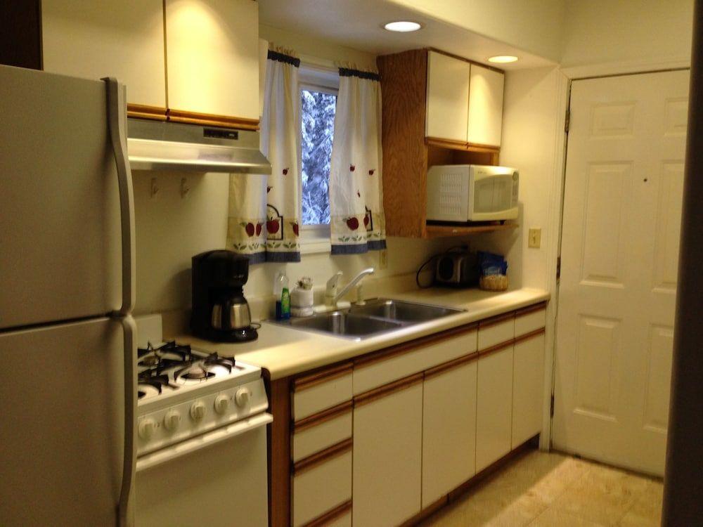 Fairbanks Extended Stay Signature Studio Suite, Kitchen 6