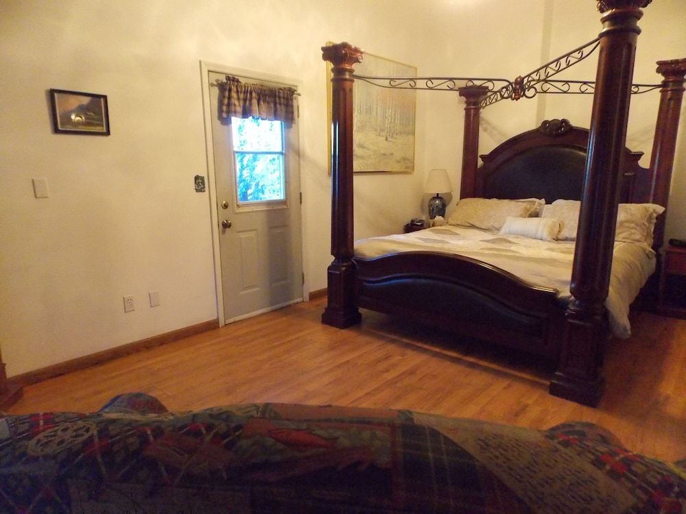 Fairbanks Extended Stay Superior Suite, 1 King Bed, Jetted Tub 3