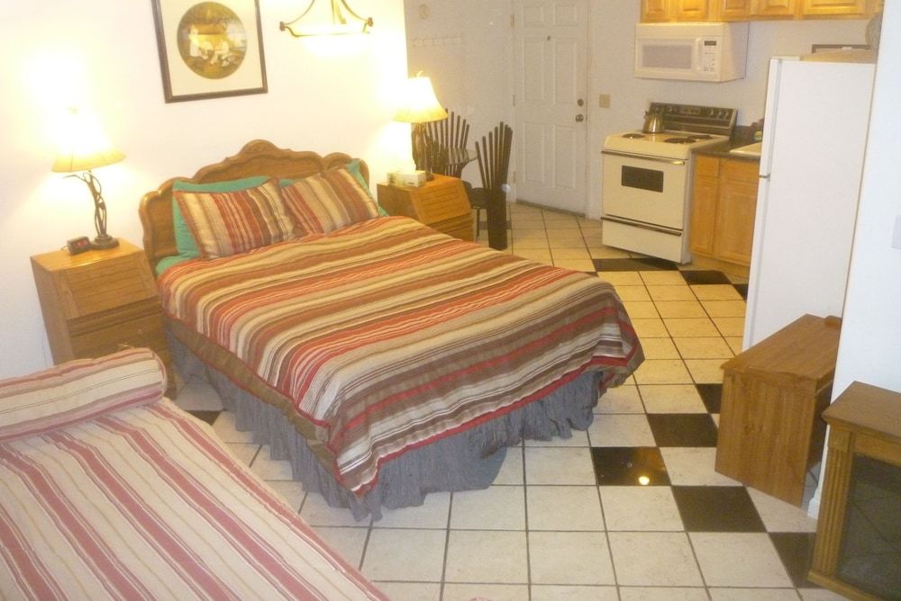 Fairbanks Extended Stay Signature Studio Suite, Kitchen 4