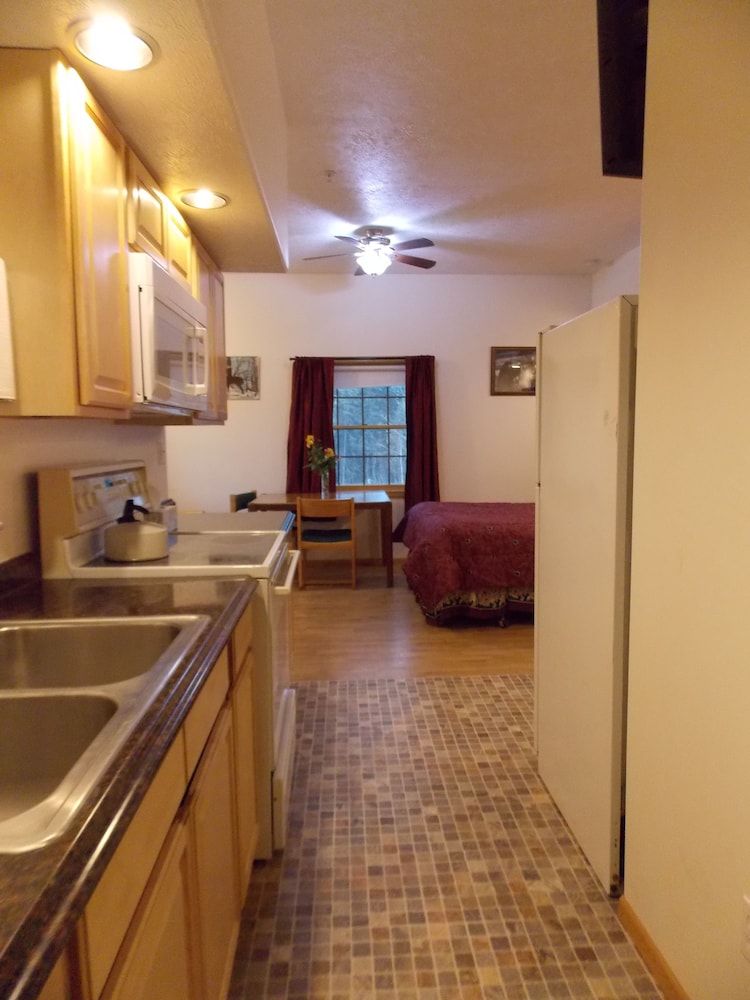 Fairbanks Extended Stay Signature Studio Suite, Kitchen 5