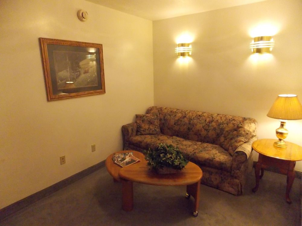 Fairbanks Extended Stay Superior Suite, 1 King Bed, Jetted Tub 9